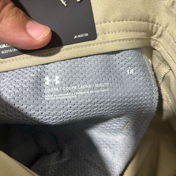 NWT Under Armour Boy's Chino Shorts Khaki 18 Solid‎ Mid Rise Performance Golf - Picture 3 of 8